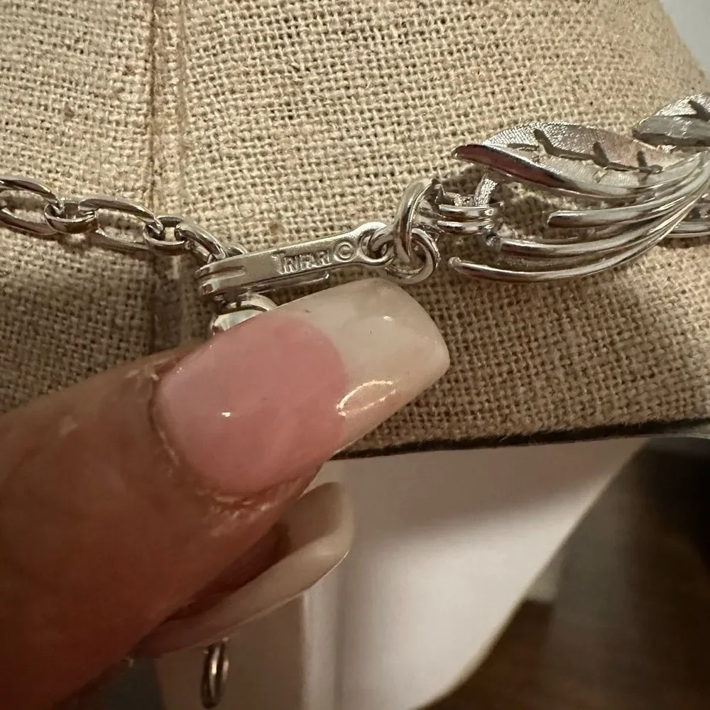 TRIFARI VINTAGE POLISHED SILVER TONE LEAVES LINK  NECKLACE - Picture 3 of 5